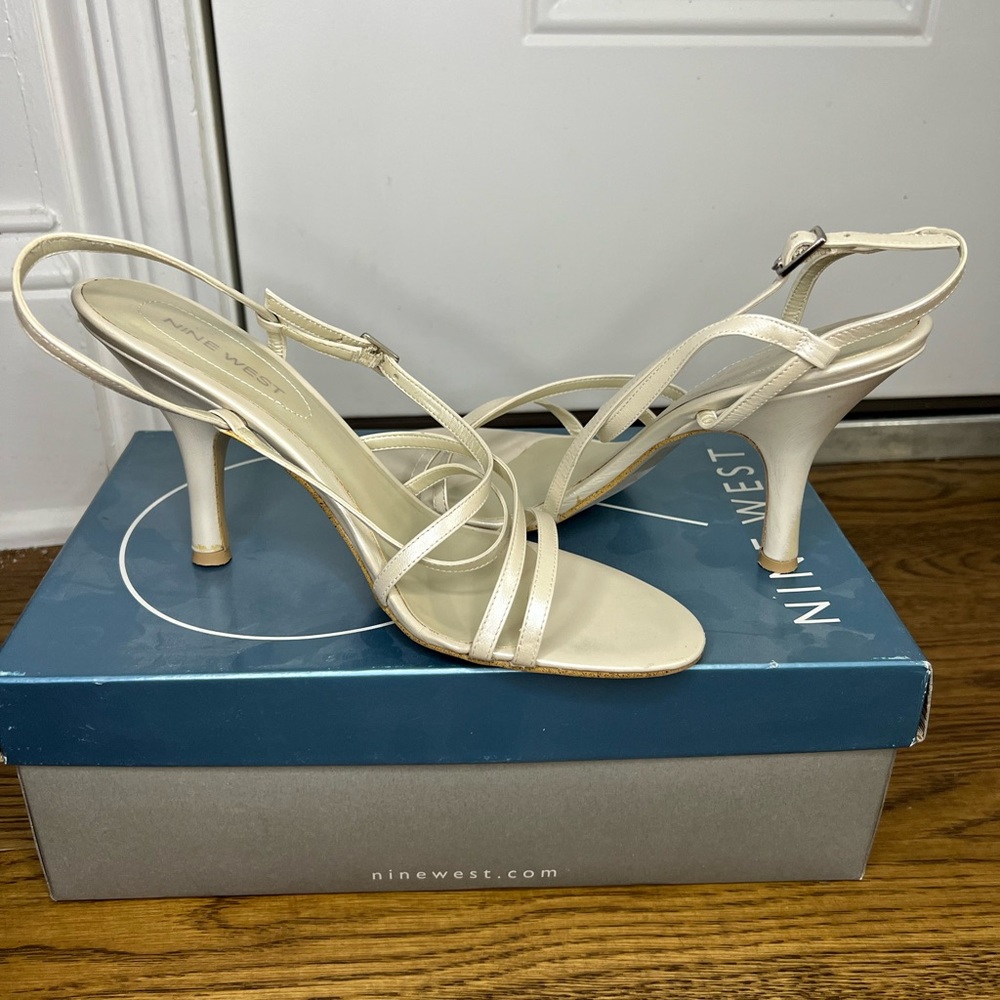 Creamy strappy heel
